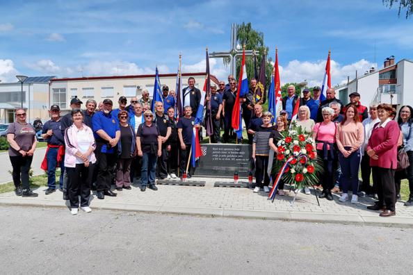“Mimohod pobjede” od Novske do Rajića u spomen na hrvatske branitelje