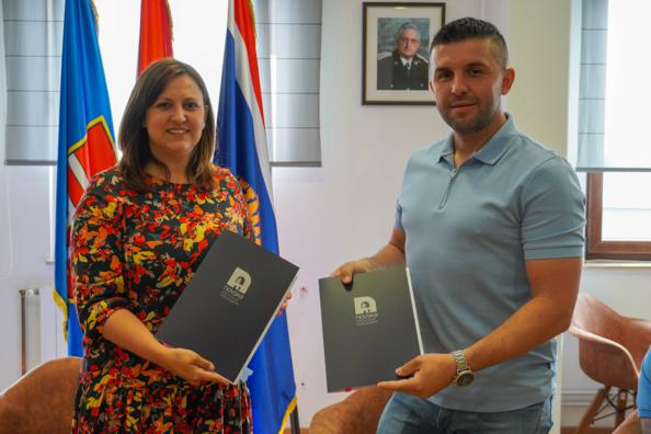 Potpisan Ugovor o izgradnji nogostupa do Bročica