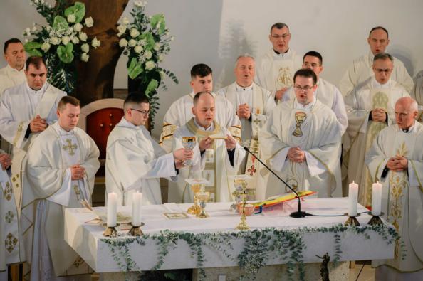 Vlč. Ivan Klarić proslavio mladu misu u Stepinčevoj župi u Novskoj 