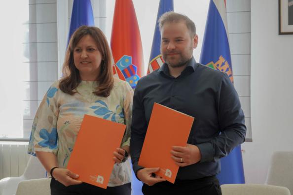 Šest novih mladih obitelji potpisalo ugovore u okviru projekta „Novska moj dom”