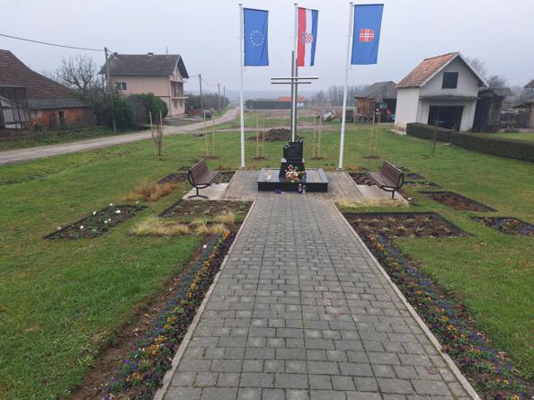 Uređen okoliš kod Spomen križa u Starom Grabovcu